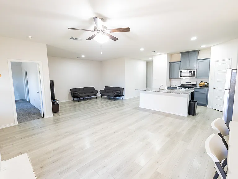 6321 Wales St — Photo 2