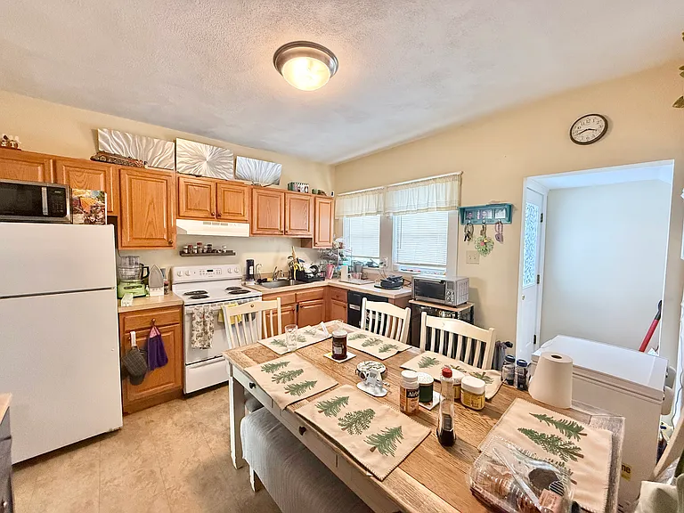 158 Lowell St #1 — Photo 2
