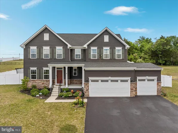 207 Decatur Cir, Stephens City, VA 22655