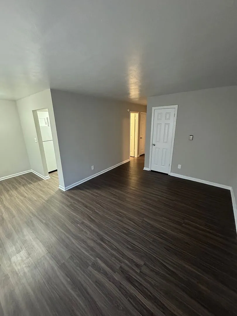 519 Ashlawn Drive — Photo 2