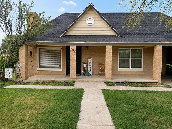 705 Avenue C NE, Childress, TX 79201