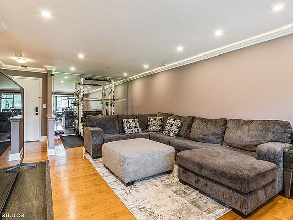 4th image of 250 W Parliament Pl APT 107