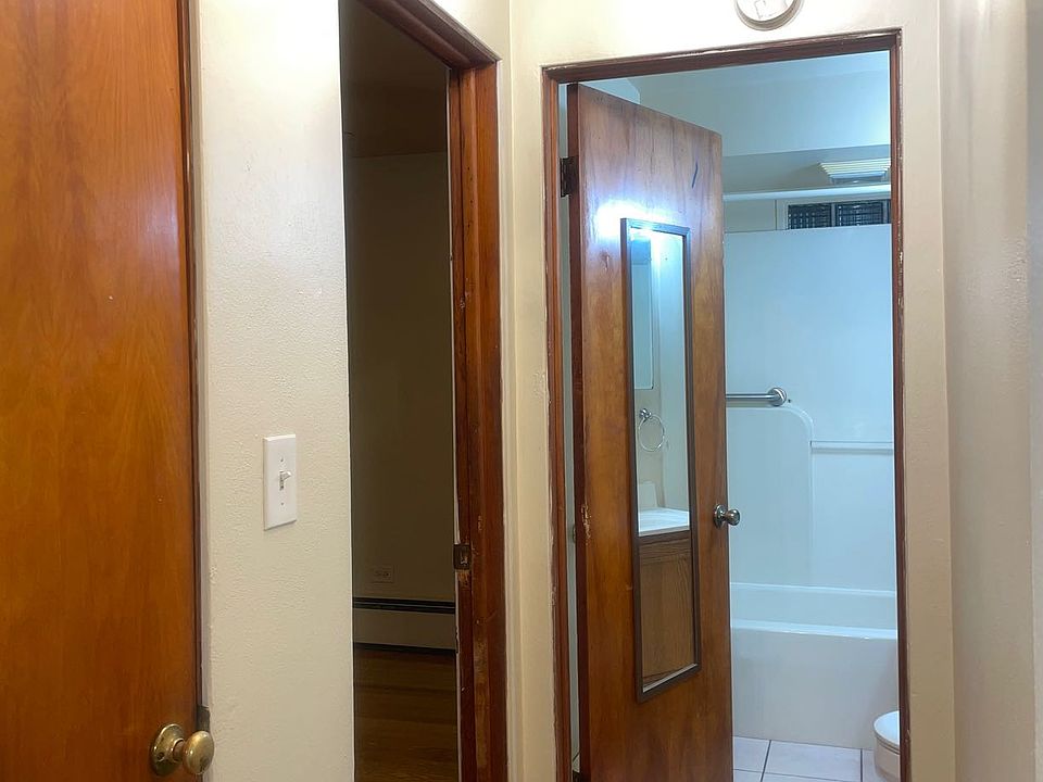 1st image of 1049 Flossmoor Ave #1N