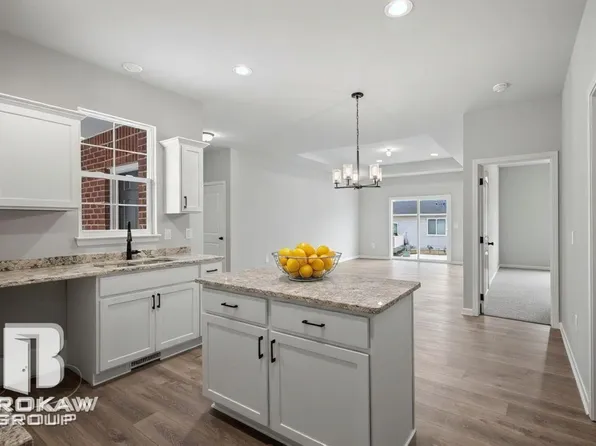 1421 Luxington Dr, Lapeer, MI 48446