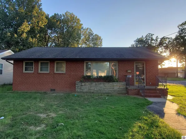 631 Joe Clifton Dr, Paducah, KY 42001