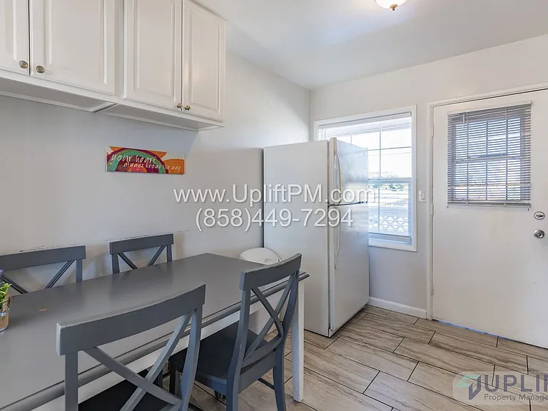 4831 Castle Ave — Photo 9