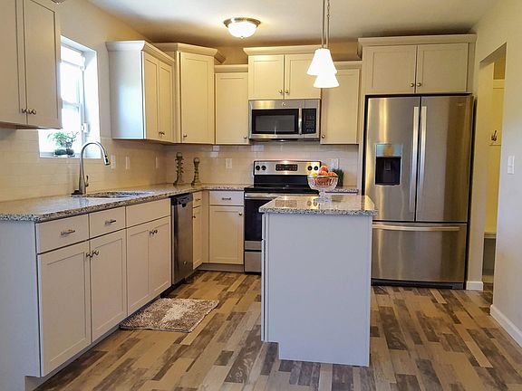 4th image of 591 Trumpeter Bay Dr
