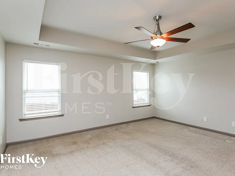 270 Freedom Pkwy — Photo 6