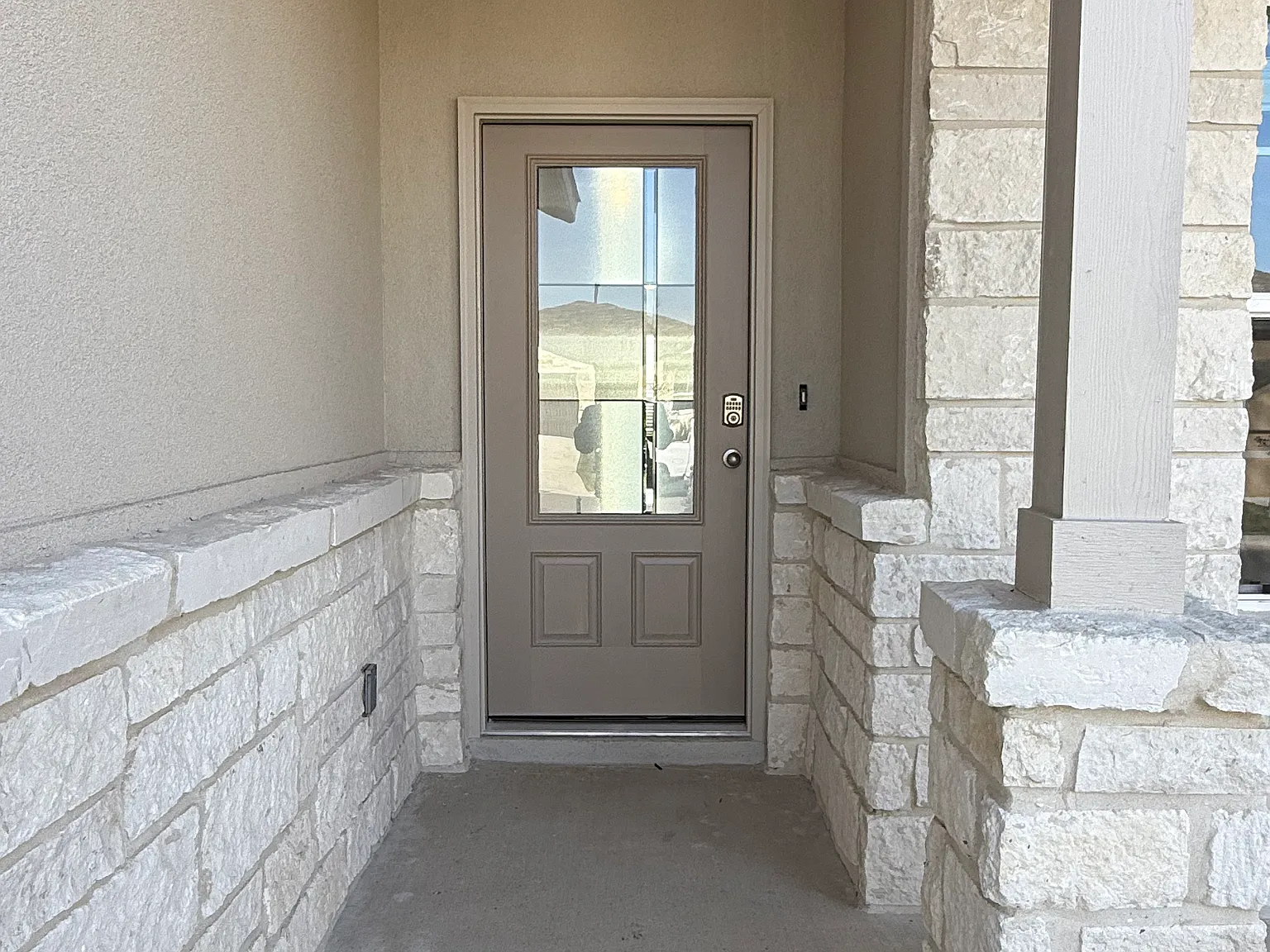 5 bed, 2677 sqft, $2,550 — Photo 2