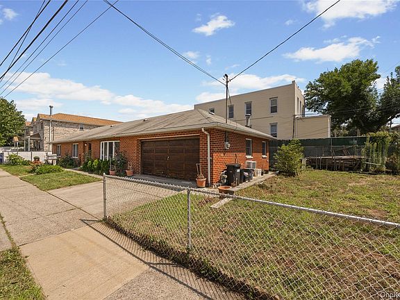 4th image of 900 Vincent Avenue