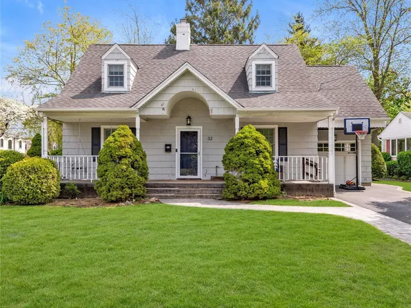 32 Coolidge Avenue, Glen Head, NY 11545