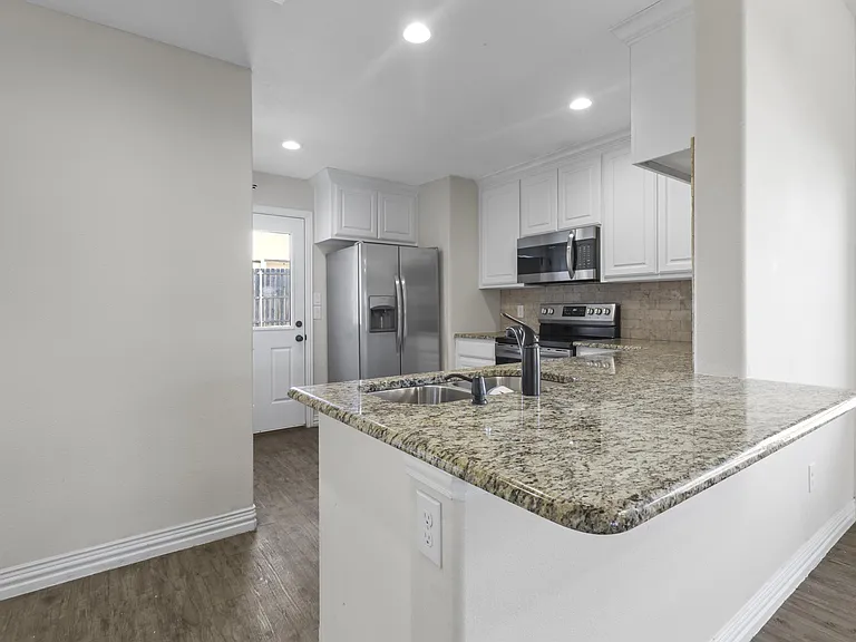 901 N Barrett Ave — Photo 10