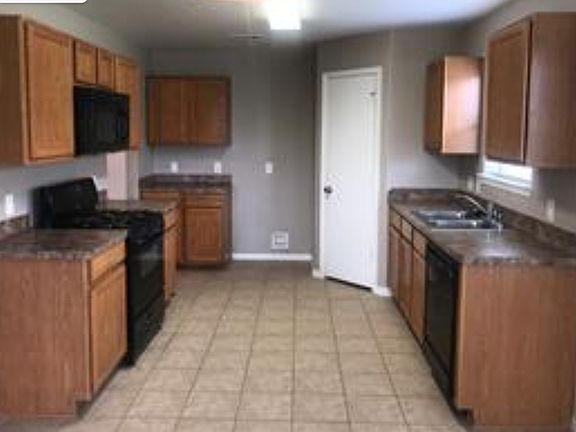 3rd image of 2718 Roaring Oaks Ln