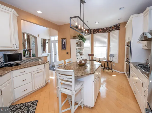 402 Prescot Ct #105, Warrington, PA 18976