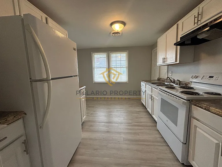 2422 Coyner Ave — Photo 6