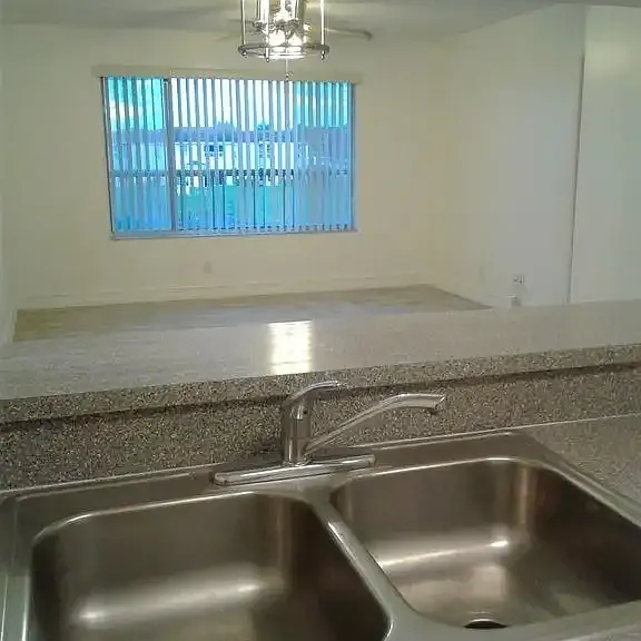 911 Twin Lakes Dr #3-N — Photo 4