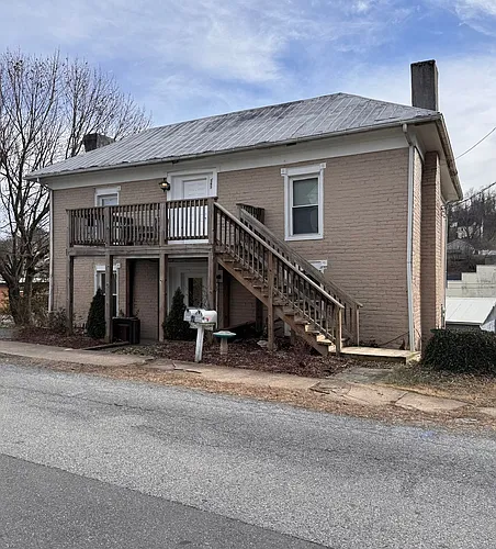 565 Montgomery St #A Photo 1