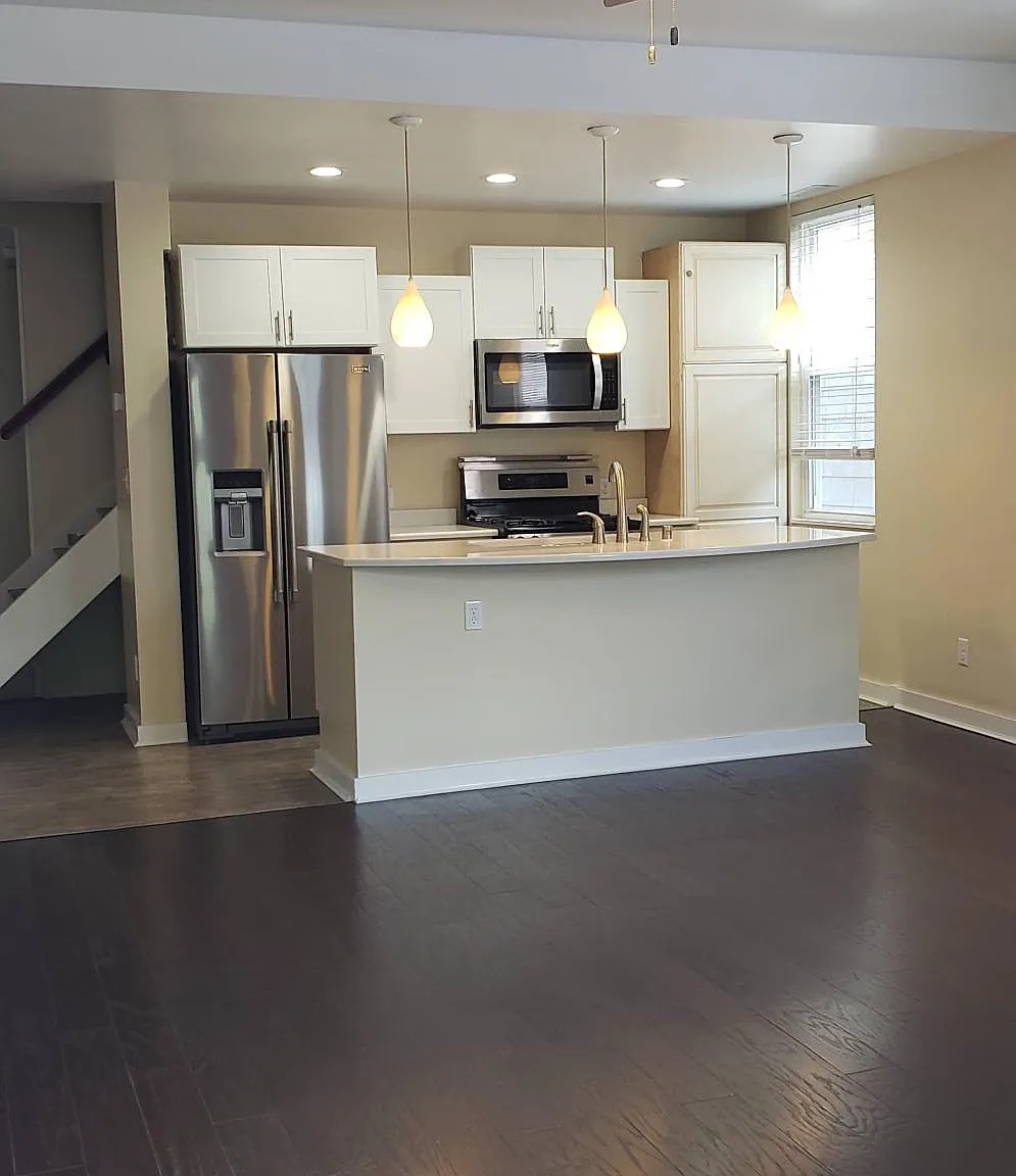 2413 Vine St — Photo 1