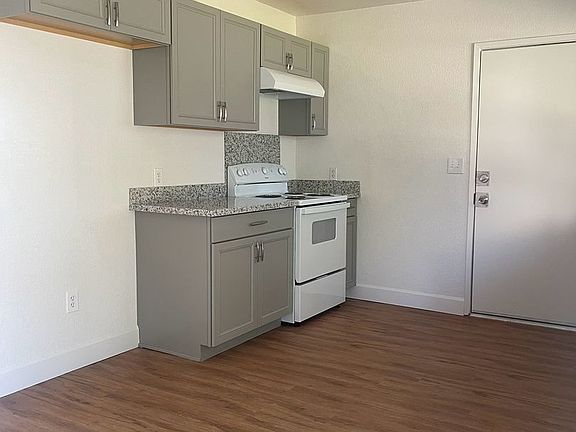 4th image of 2303 Sandalwood Dr