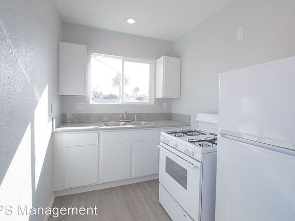 2nd image of 1928 N Lime Ave