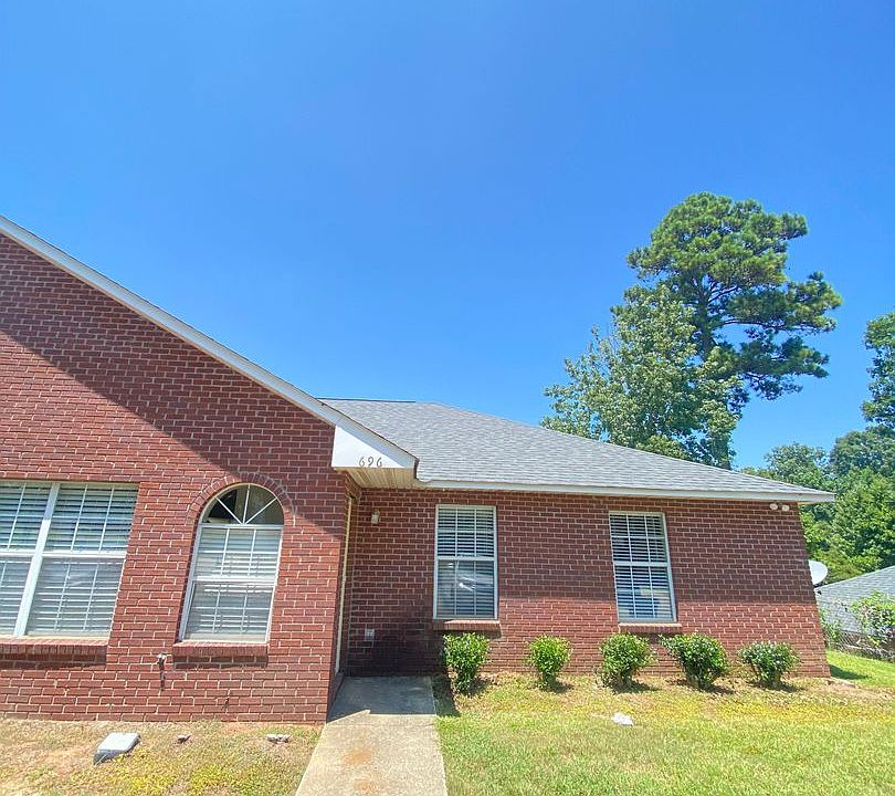 1st image of 678 Yeager Ln