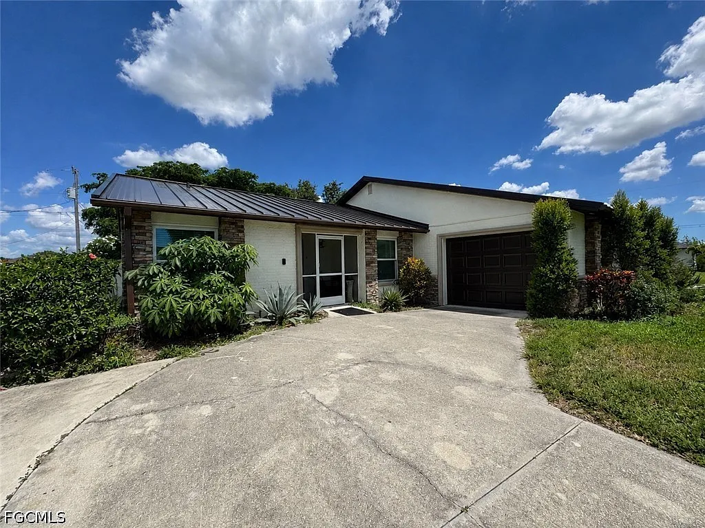 3 bed, 2.0 bath, 1306 sqft, $2,000 — Photo 1