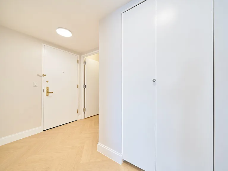 160 Riverside Blvd #4A — Photo 12