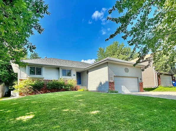 2240 Philadelphia Dr, Lincoln, NE 68521