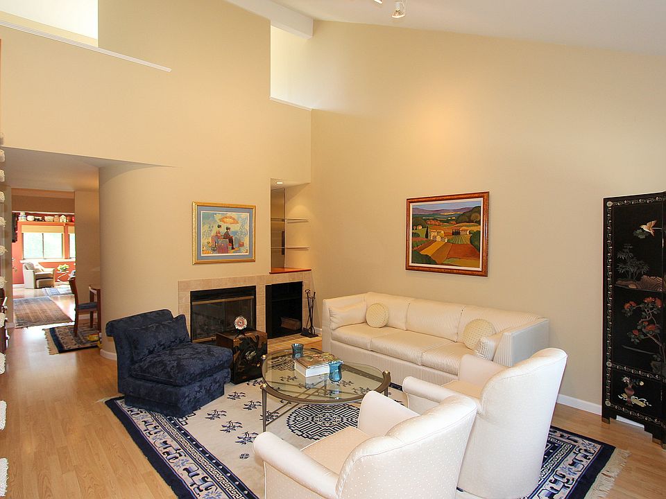 1st image of 109 Oakridge Dr #109