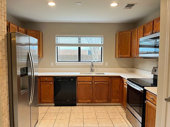 5th image of 625 Berkley Dr