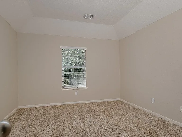 50 E Pipers Green St — Photo 24