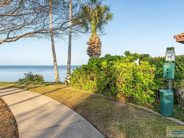 133 Oleander Dr — Photo 49