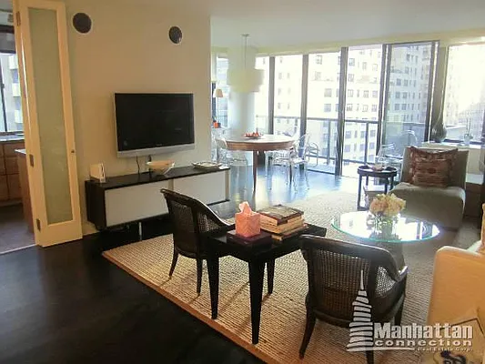 Rented by Manhattan Connection | media 15