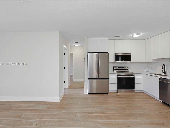 2nd image of 990 NE 159th St