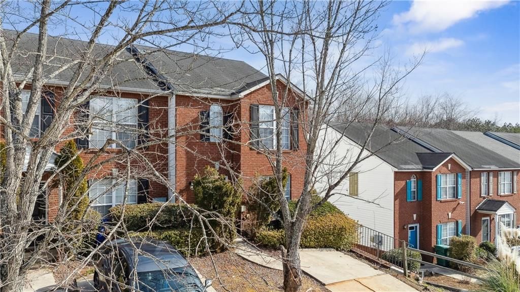 5547 Strathmoor Manor Cir, Lithonia, GA - View 2