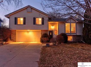 15922 O Cir, Omaha, NE 68135