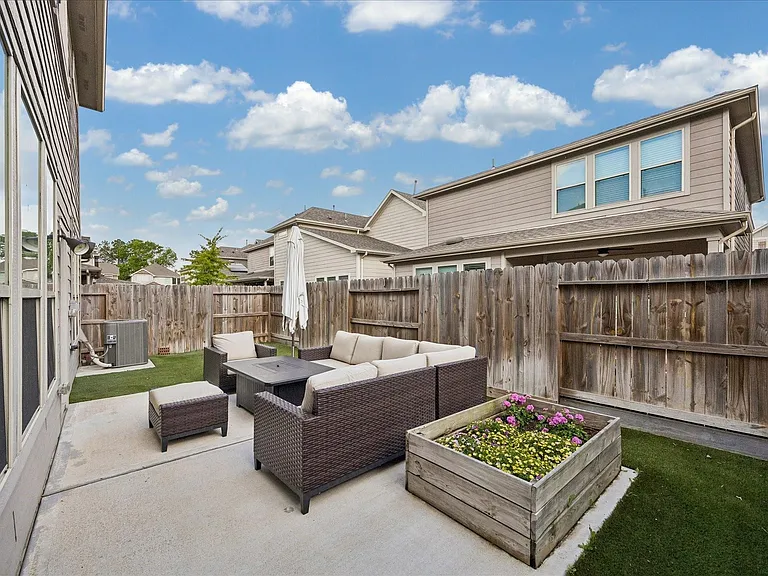 4026 Delta Rose St — Photo 32