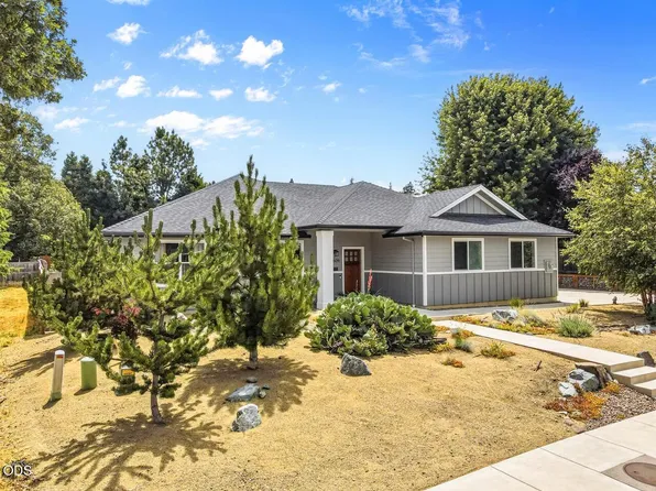 1609 Pacific Ln, Phoenix, OR 97535