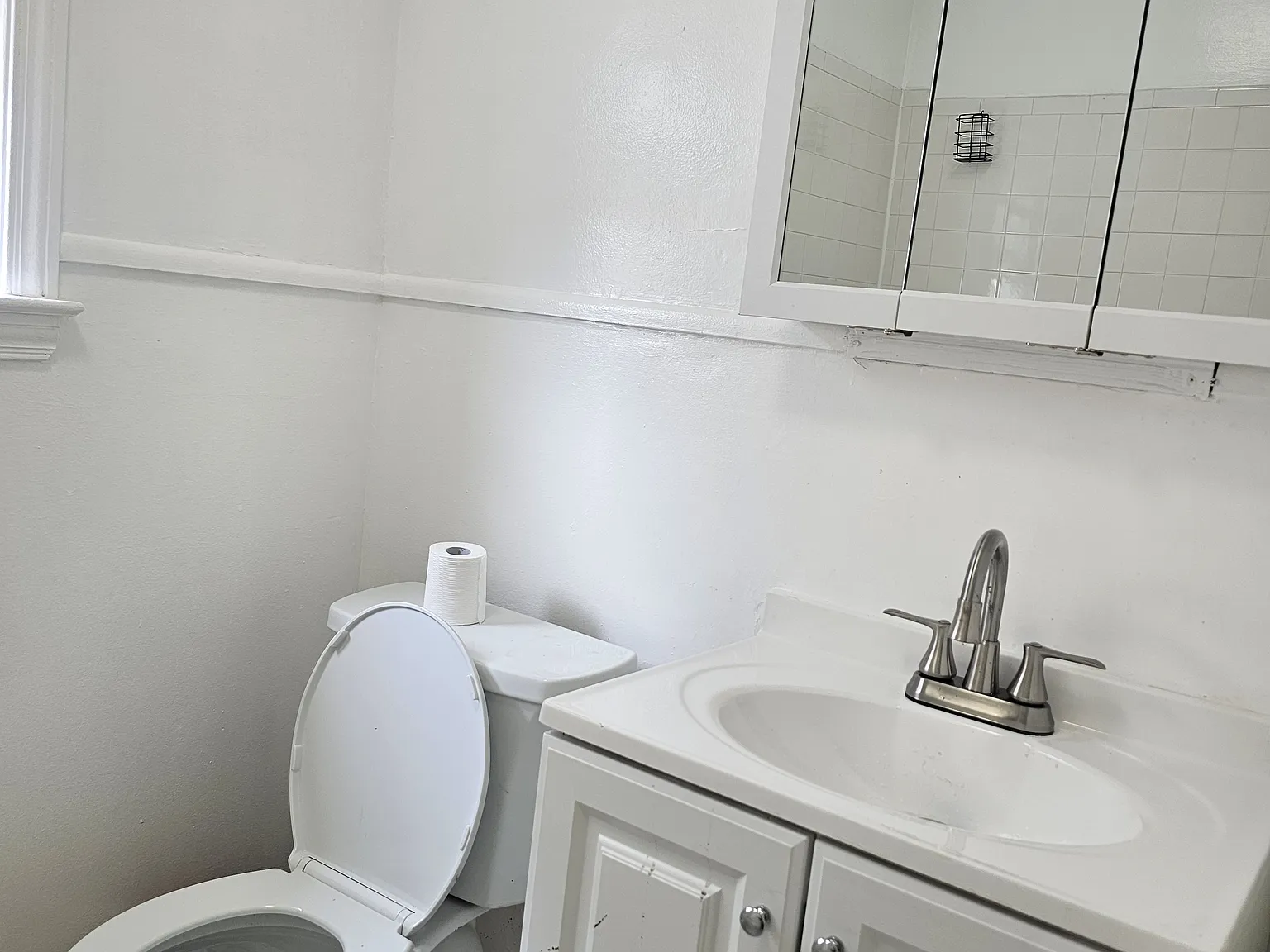 9013 La Crosse Ave — Photo 1