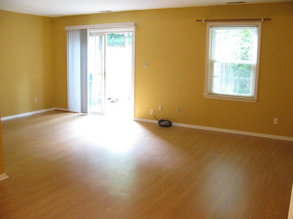 living room w/laminated floors