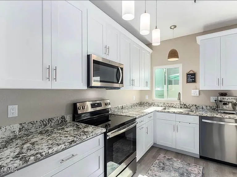 1600 N Saba St #133 — Photo 3