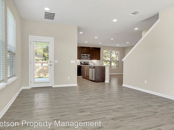 5th image of 704 Olive Creek Dr