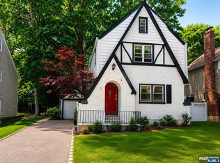 1016 Grace Ter, Teaneck, NJ 07666