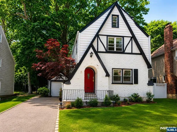 1016 Grace Ter, Teaneck, NJ 07666