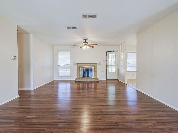 4th image of 206 Meadow Path Dr