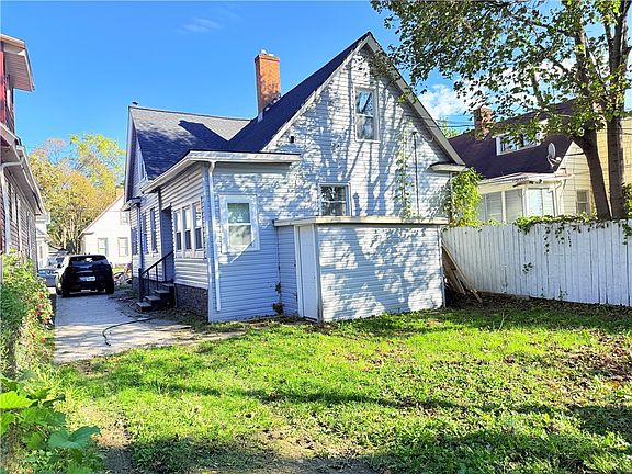 3rd image of 371 Hague St