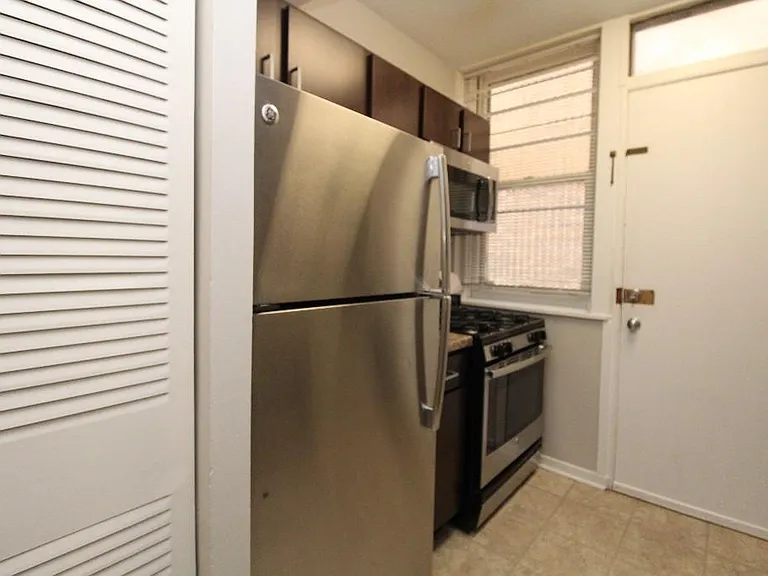 2306 N Clark St #4S — Photo 3