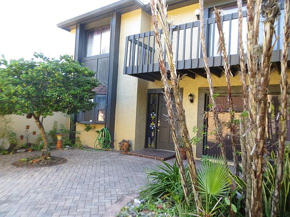 Front entrance with private courtyard with pavers
