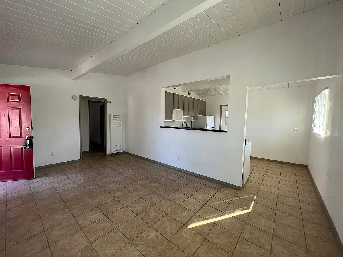Building Photo - 1044 E Grand Ave #A