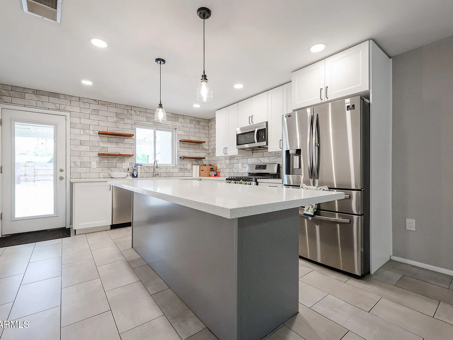 2 bed, 2.5 bath, 1762 sqft, $3,000 — Photo 2